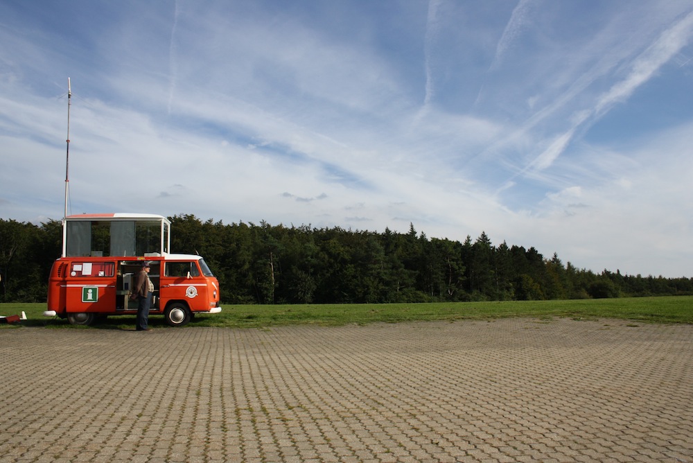 Der "Tower" des Weißenburger Segelflugvereins ist ein alter VW-Bus
